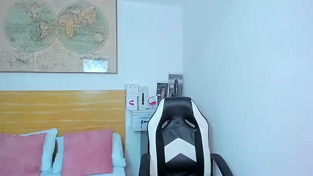 chaymae nah  online show from February 2025 07:54:01 PM