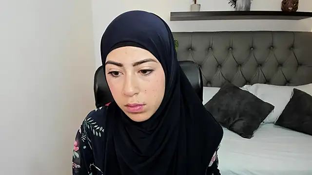 chaymae nah  online show from March 2025 12:45:01 PM