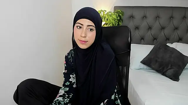 chaymae nah  online show from March 2025 03:49:02 PM