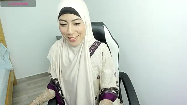 chaymae nah  online show from March 2025 12:37:01 PM