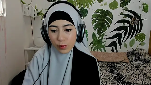 chaymae nah  online show from October 2025 02:54:01 PM