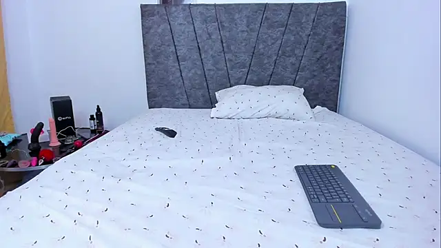 Snapshot of bella-black chatting on October 2025 11:20:01 PM bella-black online show from October 2025 11:20:01 PM