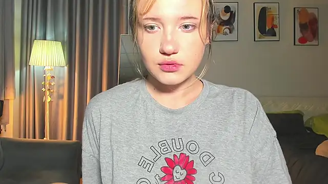 Snapshot of HanahCute chatting on February 2025 11:00:02 PM HanahCute online show from February 2025 11:00:02 PM