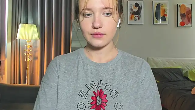 Snapshot of HanahCute chatting on February 2025 02:04:01 AM HanahCute online show from February 2025 02:04:01 AM