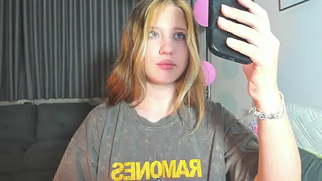 Snapshot of HanahCute chatting on March 2025 09:26:02 PM HanahCute online show from March 2025 09:26:02 PM