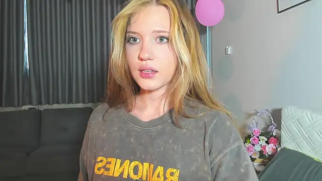 Snapshot of HanahCute chatting on March 2025 12:32:01 AM HanahCute online show from March 2025 12:32:01 AM