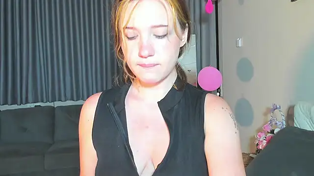 Snapshot of HanahCute chatting on March 2025 09:24:02 PM HanahCute online show from March 2025 09:24:02 PM