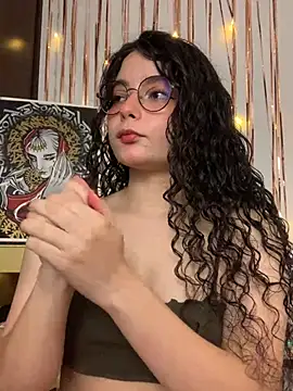 Snapshot of Antoniart_ chatting on January 2025 02:48:02 AM Antoniart online show from January 2025 02:48:02 AM