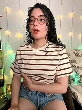 Snapshot of Antoniart_ chatting on October 2025 02:32:01 AM Antoniart online show from October 2025 02:32:01 AM