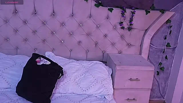 Snapshot of AmberGreyy_ chatting on April 2026 05:48:01 PM AmberGreyy online show from April 2026 05:48:01 PM