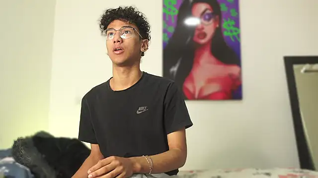 Snapshot of harrytwink18 chatting on December 2024 01:28:01 PM harrytwink18 online show from December 2024 01:28:01 PM