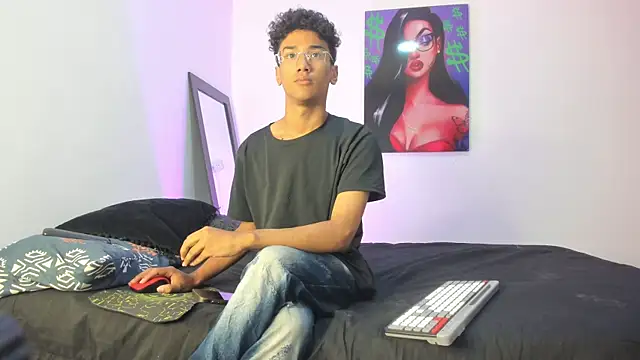 Snapshot of harrytwink18 chatting on March 2025 01:20:01 PM harrytwink18 online show from March 2025 01:20:01 PM