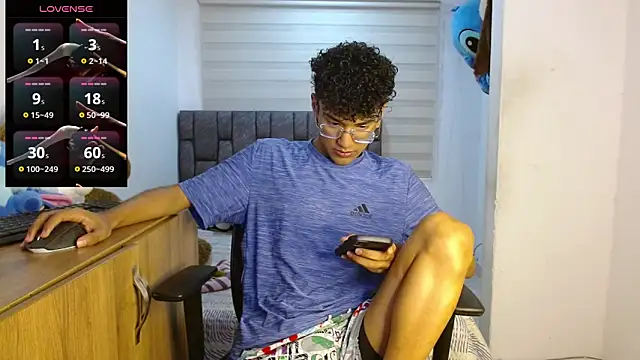 Snapshot of harrytwink18 chatting on September 2025 03:11:01 PM harrytwink18 online show from September 2025 03:11:01 PM