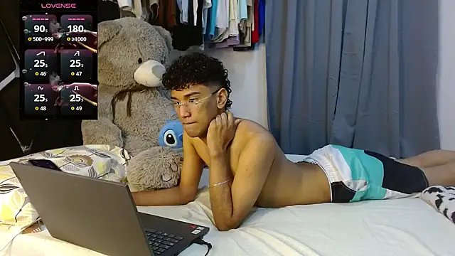 harrytwink18 online show from April 2026 10:48:02 PM