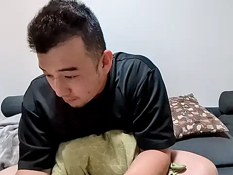 Snapshot of KOUHEY2023 chatting on December 2025 12:20:01 PM KOUHEY2023 online show from December 2025 12:20:01 PM