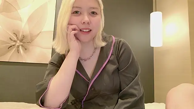 Snapshot of NANAchan_R chatting on February 2025 12:15:02 PM NANAchan R online show from February 2025 12:15:02 PM