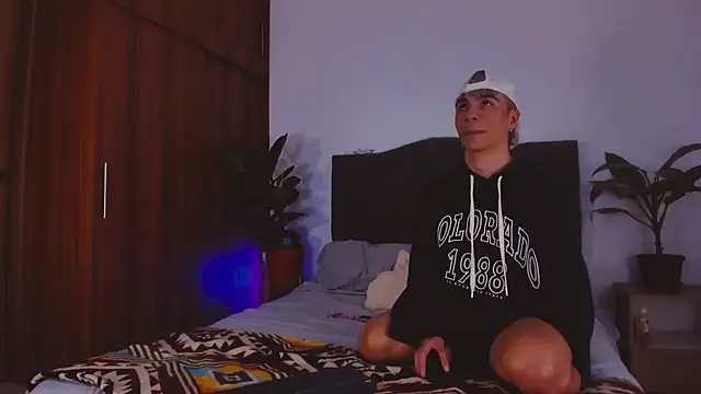 2gays 1Str8 online show from January 2025 01:35:01 AM