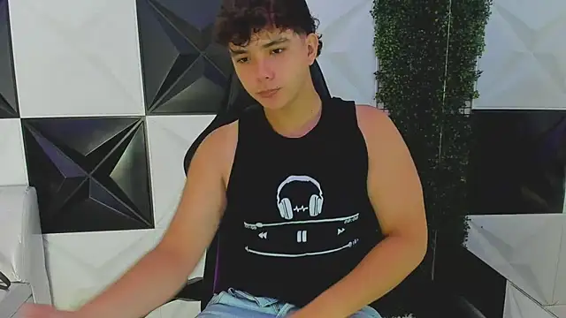 Dani cumboy online show from September 2025 01:01:01 PM