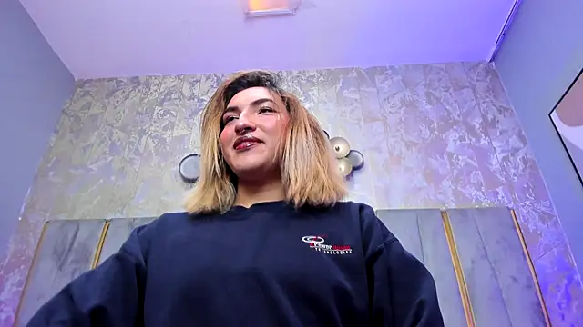 Snapshot of TomLondon_ chatting on November 2025 11:43:02 AM TomLondon online show from November 2025 11:43:02 AM