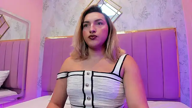 Snapshot of TomLondon_ chatting on December 2025 11:59:01 AM TomLondon online show from December 2025 11:59:01 AM