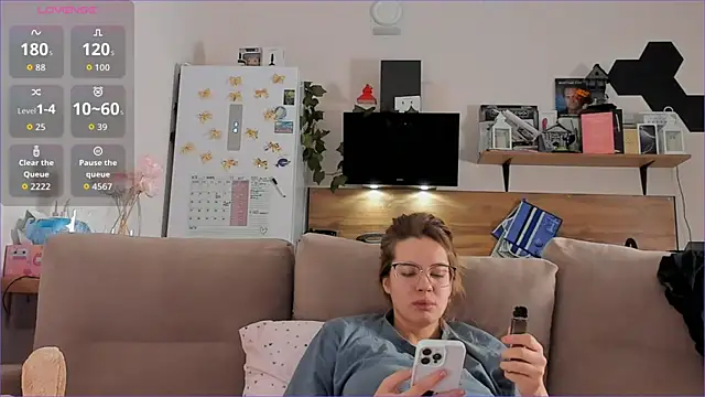 Girl alone home online show from November 2025 03:39:01 AM