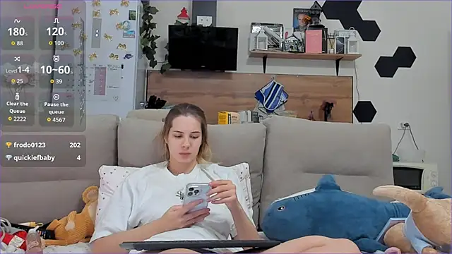 Girl alone home online show from November 2025 04:55:01 PM