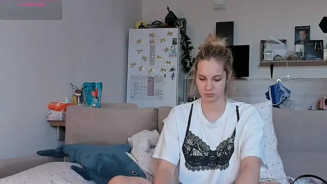 Girl alone home online show from May 2026 02:23:01 PM