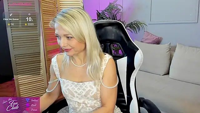 Snapshot of Gloria_Lovely chatting on December 2024 02:00:02 PM Gloria Lovely online show from December 2024 02:00:02 PM