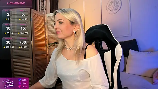 Snapshot of Gloria_Lovely chatting on December 2024 02:22:01 PM Gloria Lovely online show from December 2024 02:22:01 PM