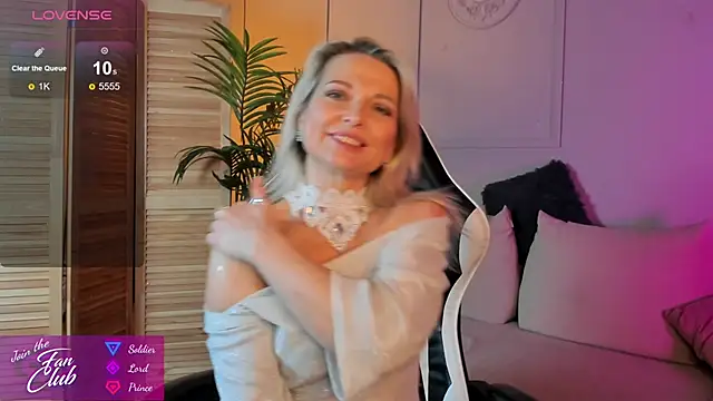 Snapshot of Gloria_Lovely chatting on December 2024 02:27:01 PM Gloria Lovely online show from December 2024 02:27:01 PM