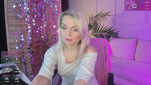 Snapshot of Gloria_Lovely chatting on February 2025 03:43:01 PM Gloria Lovely online show from February 2025 03:43:01 PM