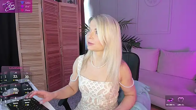 Snapshot of Gloria_Lovely chatting on February 2025 10:50:01 AM Gloria Lovely online show from February 2025 10:50:01 AM