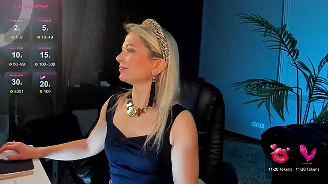 Snapshot of Gloria_Lovely chatting on February 2025 02:43:02 PM Gloria Lovely online show from February 2025 02:43:02 PM