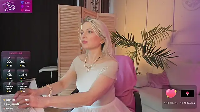 Snapshot of Gloria_Lovely chatting on March 2025 02:18:01 PM Gloria Lovely online show from March 2025 02:18:01 PM