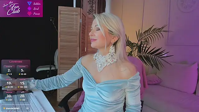 Snapshot of Gloria_Lovely chatting on March 2025 01:57:02 PM Gloria Lovely online show from March 2025 01:57:02 PM