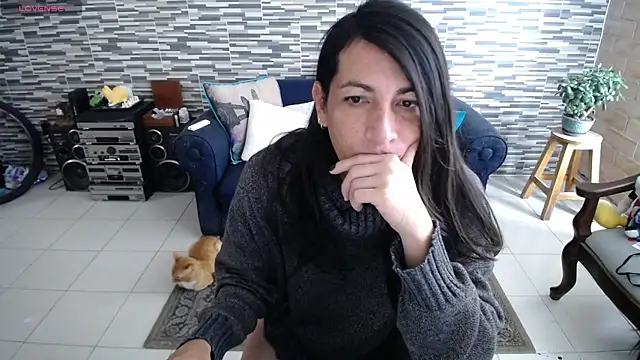 Snapshot of VioletaGomezCo chatting on May 2026 01:18:02 PM VioletaGomezCo online show from May 2026 01:18:02 PM