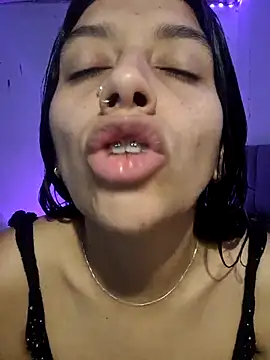 Snapshot of BrittanyDiaz chatting on February 2025 06:32:02 PM BrittanyDiaz online show from February 2025 06:32:02 PM