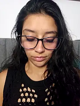 Snapshot of BrittanyDiaz chatting on November 2025 07:35:02 PM BrittanyDiaz online show from November 2025 07:35:02 PM