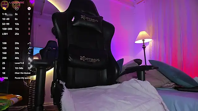 laura-hills18 online show from March 2025 04:09:02 PM