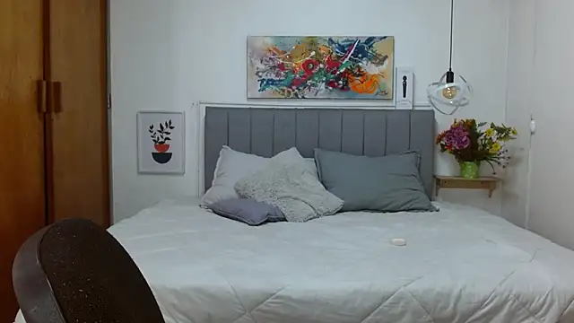 karlamorris  online show from December 2025 01:39:02 PM