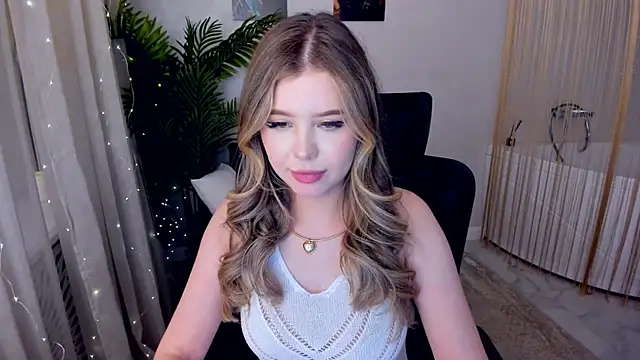 FollowLovee online show from March 2025 02:01:02 AM