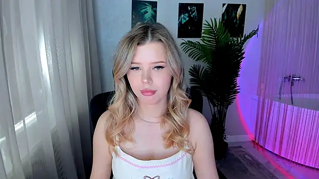 FollowLovee online show from May 2026 03:56:02 AM