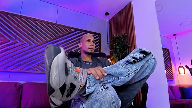 MagnusFrost online show from January 2025 11:11:01 PM