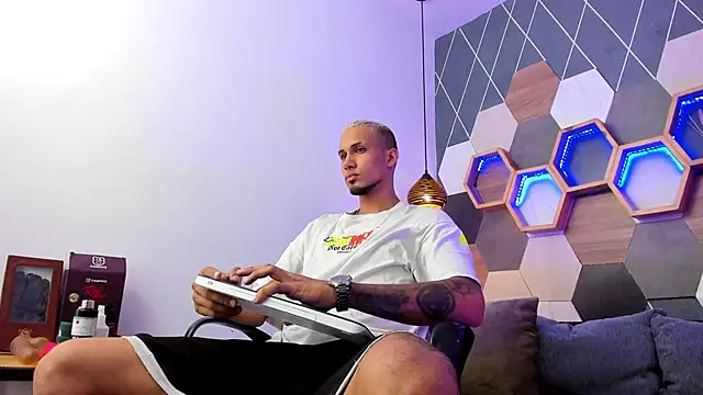 MagnusFrost online show from January 2025 08:04:01 PM