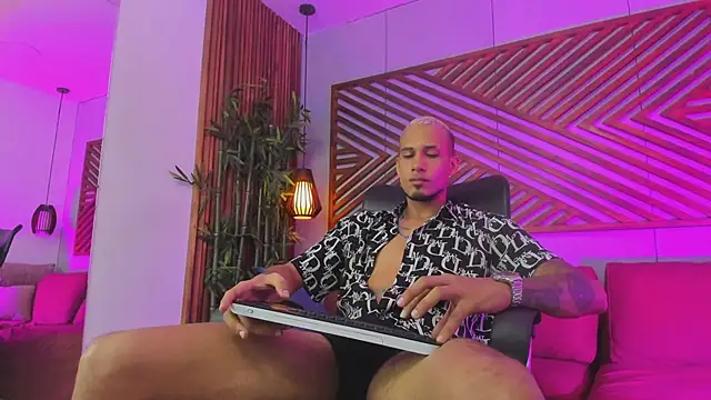 MagnusFrost online show from January 2025 10:31:02 PM