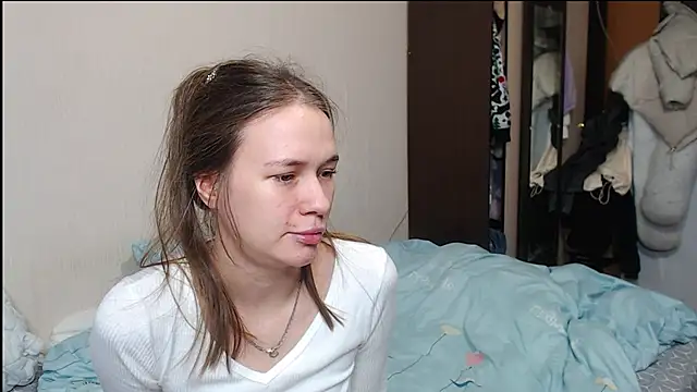 leila bambi  online show from February 2025 12:00:01 PM