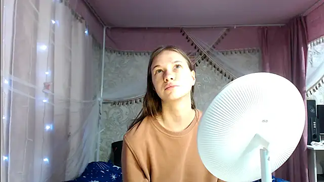 leila bambi  online show from November 2025 02:45:02 AM