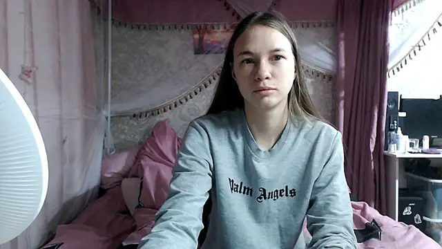 leila bambi  online show from December 2025 07:31:01 PM