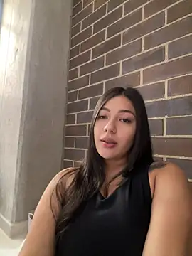 Latina vanessa online show from April 2026 04:30:02 PM