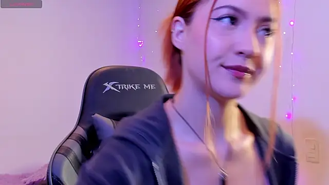 Snapshot of Amypond__ chatting on October 2025 09:44:01 AM Amypond online show from October 2025 09:44:01 AM